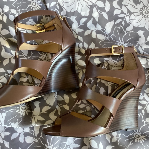 White House Black Market Brown Elegant Wedge - Picture 5 of 8
